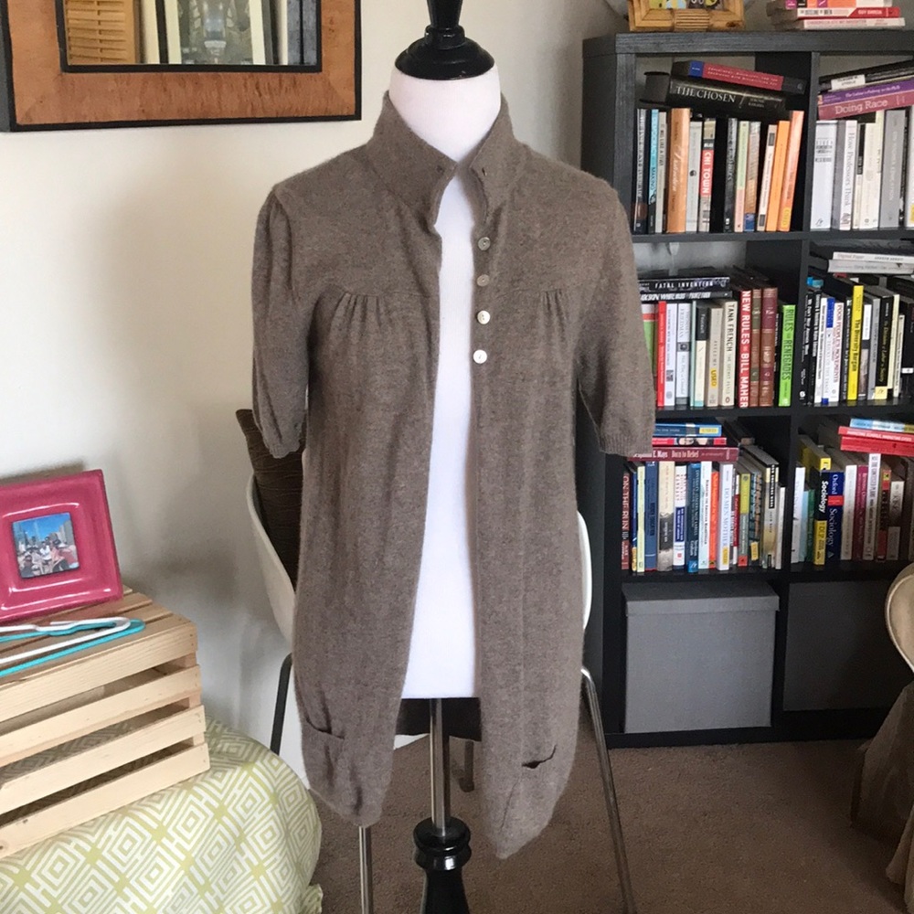 Short sleeved Cashmere sweater with buttons